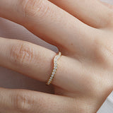 14K Gold V Shape Rhythm Diamond Wedding Band