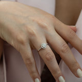 8K White Gold Round Diamond Edge Stone Engagament Ring