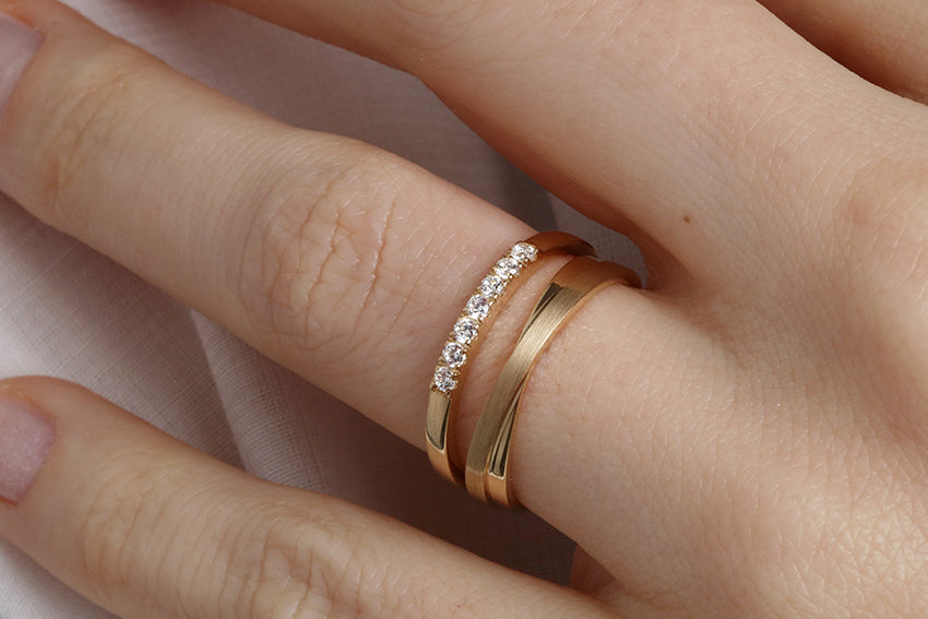 14K Gold Overlaping Plain Wedding Band