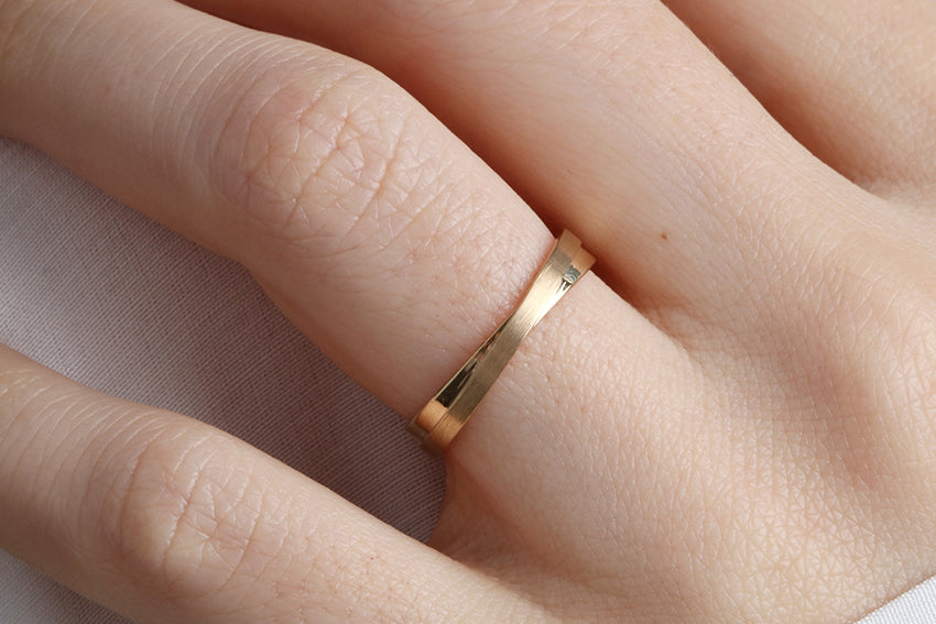 14K Gold Overlaping Plain Wedding Band