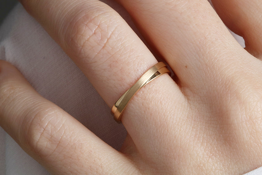 14K Gold Overlaping Plain Wedding Band