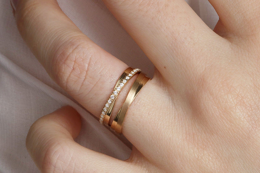 14K Gold Overlaping Plain Wedding Band