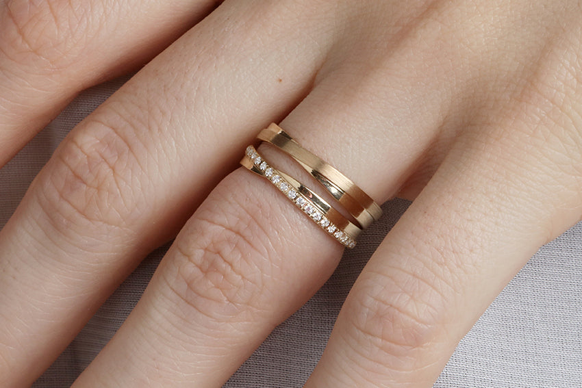 14K Gold Overlaping Plain Wedding Band