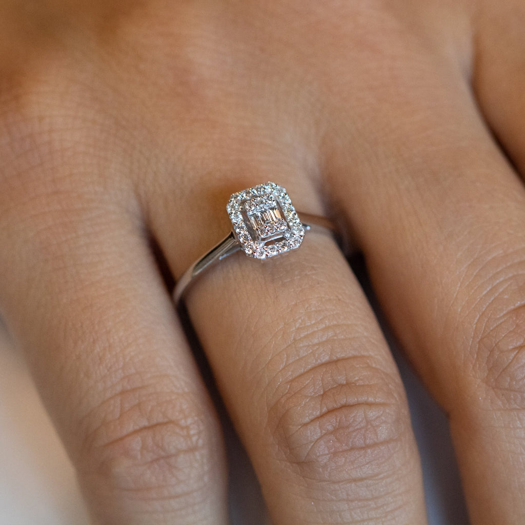 8K White Gold Baguette and Round Diamond Engagement Ring