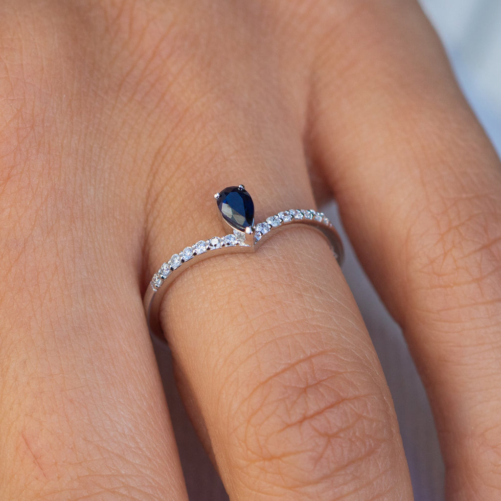 14K White Gold Pear Sapphire with Round Diamond